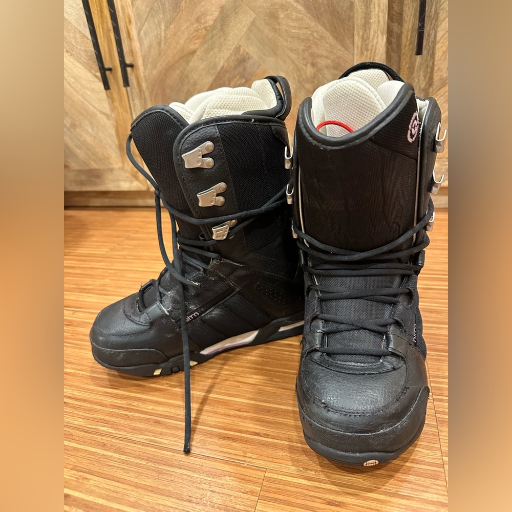 Women’s Nitro Snowboard Boots sz 8.5 / EU40